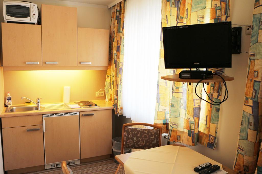 Haus Zu Den Zwei Eichen Apartment Perchtoldsdorf Room photo