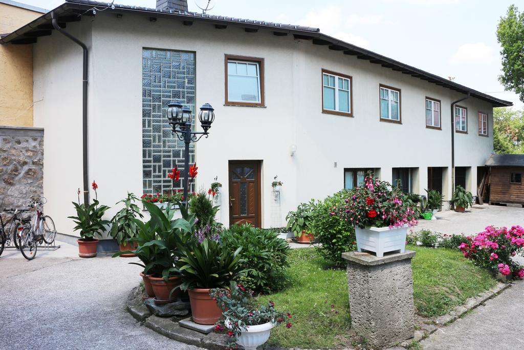 Haus Zu Den Zwei Eichen Apartment Perchtoldsdorf Exterior photo