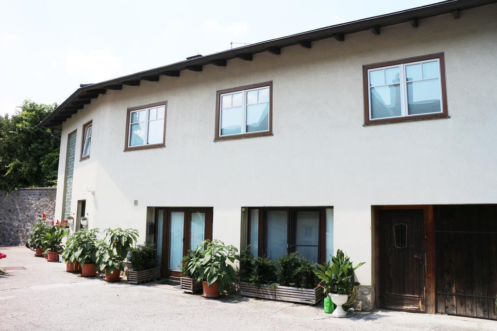 Haus Zu Den Zwei Eichen Apartment Perchtoldsdorf Exterior photo